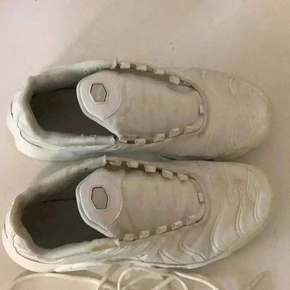Nike Air Max Plus TN ‘Triple White’ (AJ2029 100) Shoes Size: 6.5Y Preloved - Picture 2 of 6